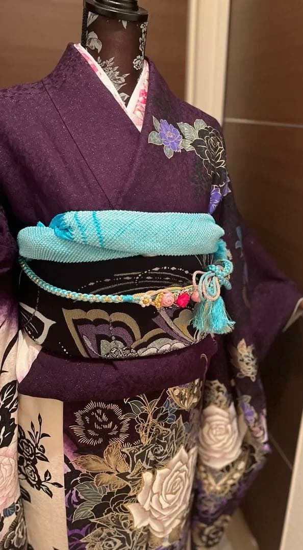 振袖バラ柄　ラメ入り鮮やか濃い紫色の振袖・帯セットこれは若いうちに着てみたい着物