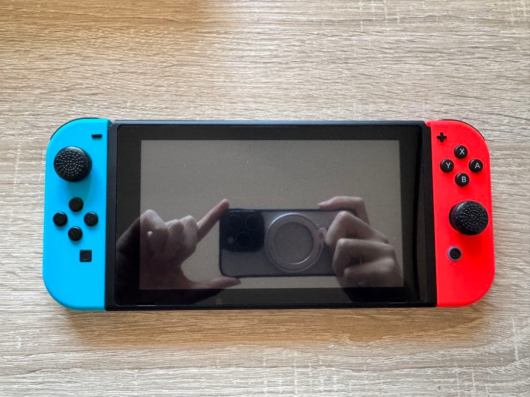 【美品】Switch本体箱あり袋あり傷なし 即決時純正キャリングケースを付けます