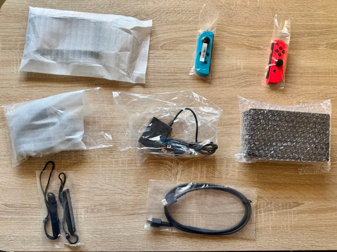 【美品】Switch本体箱あり袋あり傷なし 即決時純正キャリングケースを付けます