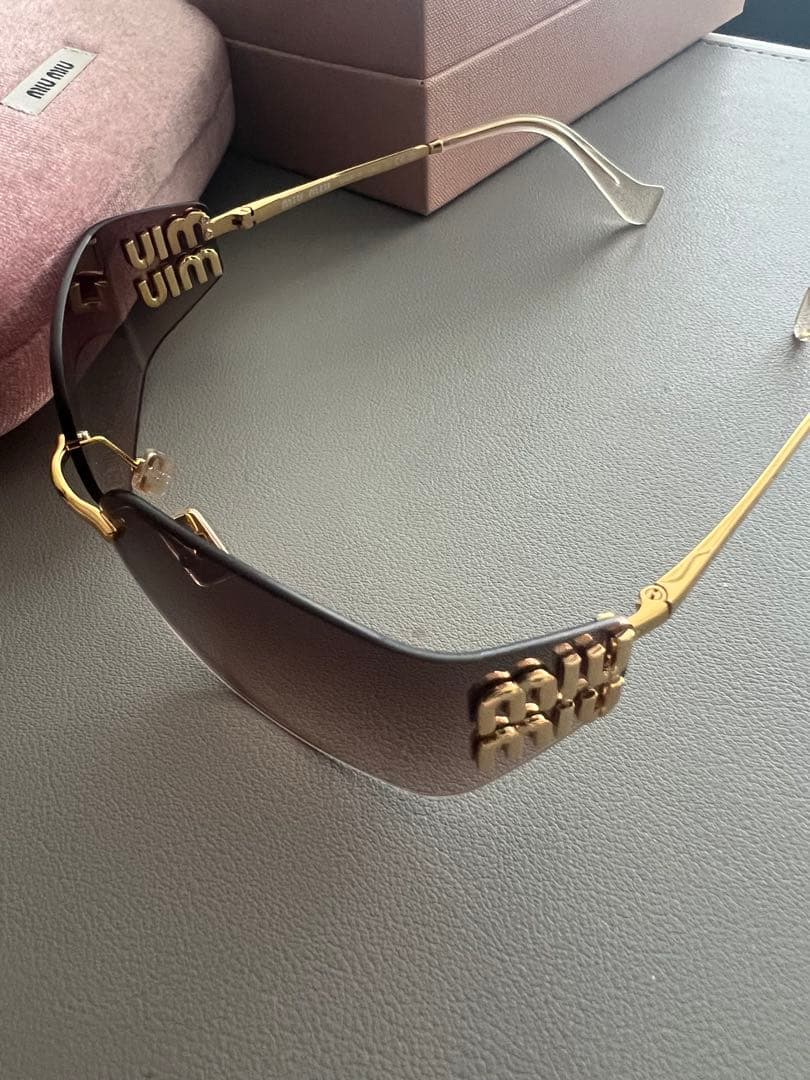 ほぼ新品　miu miu ブラウン サングラス