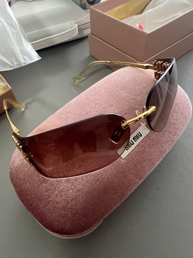 ほぼ新品　miu miu ブラウン サングラス