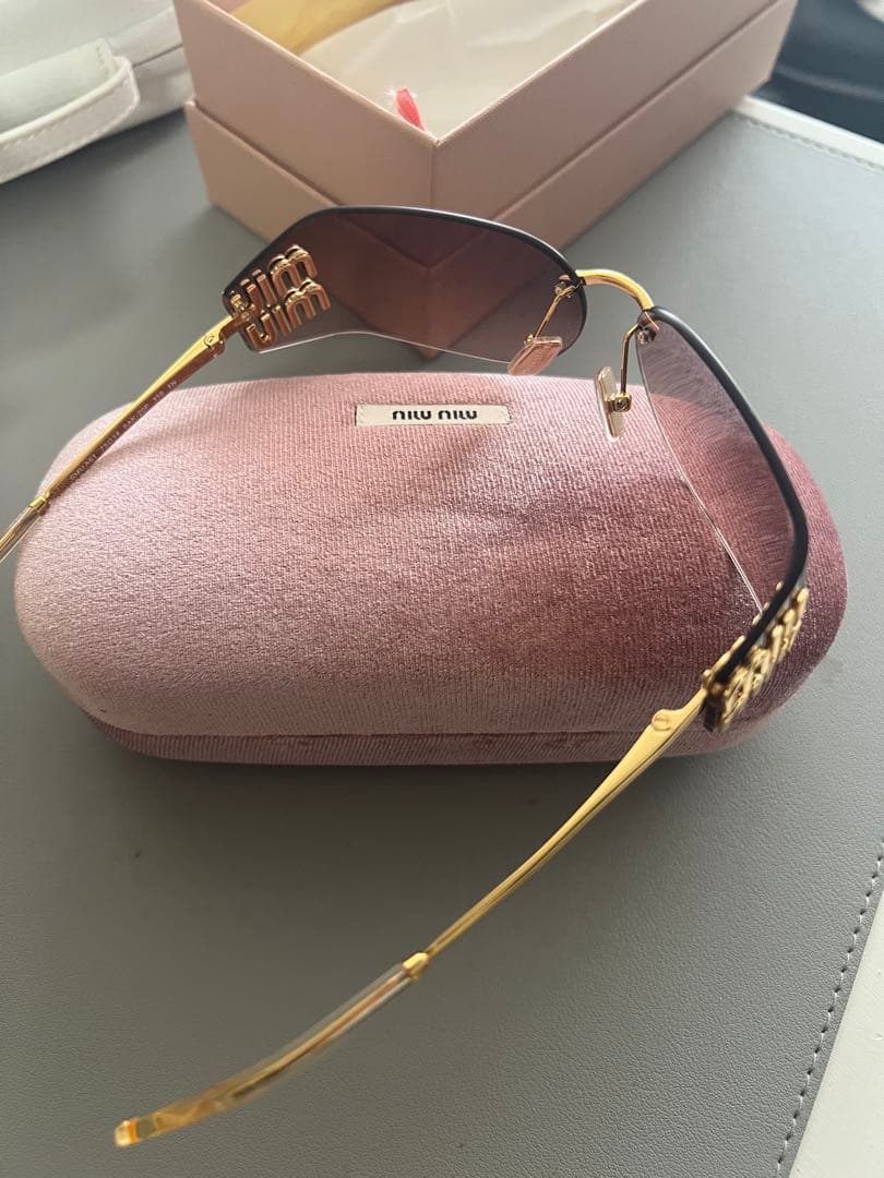 ほぼ新品　miu miu ブラウン サングラス