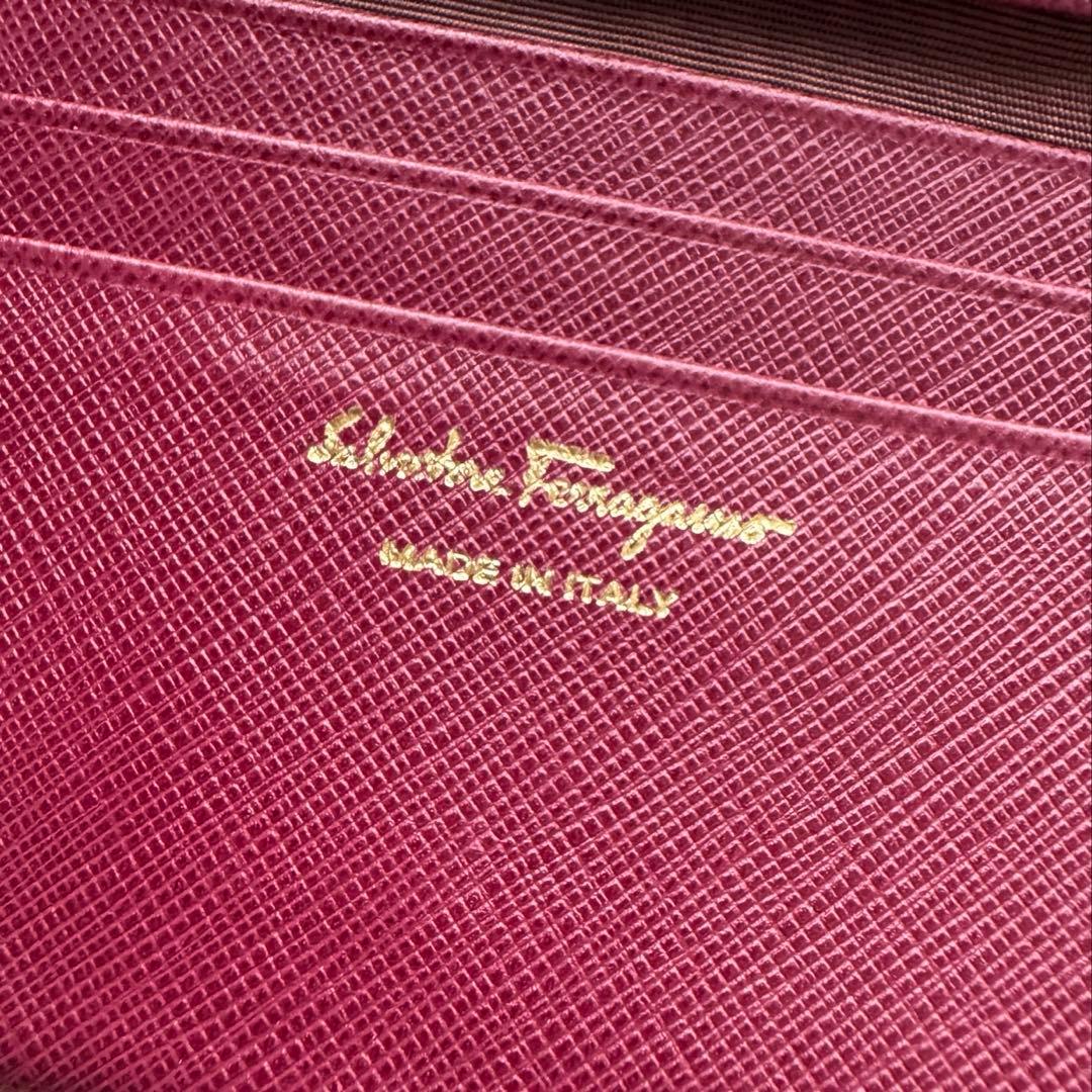 【美品】338 Ferragamo サルバトーレフェラガモ 2つ折り財布
