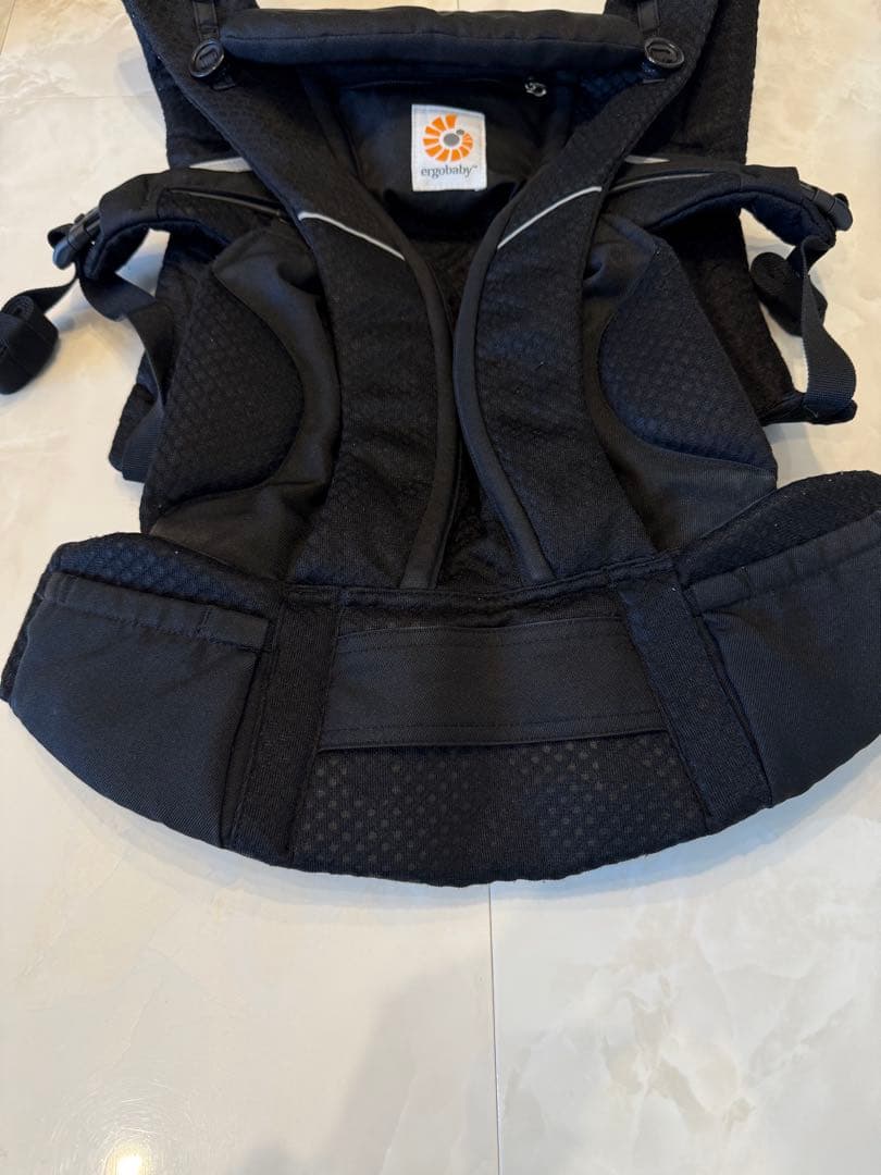 【美品】エルゴ 抱っこ紐 OMNI Breeze オムニブリーズ 黒 メッシュ