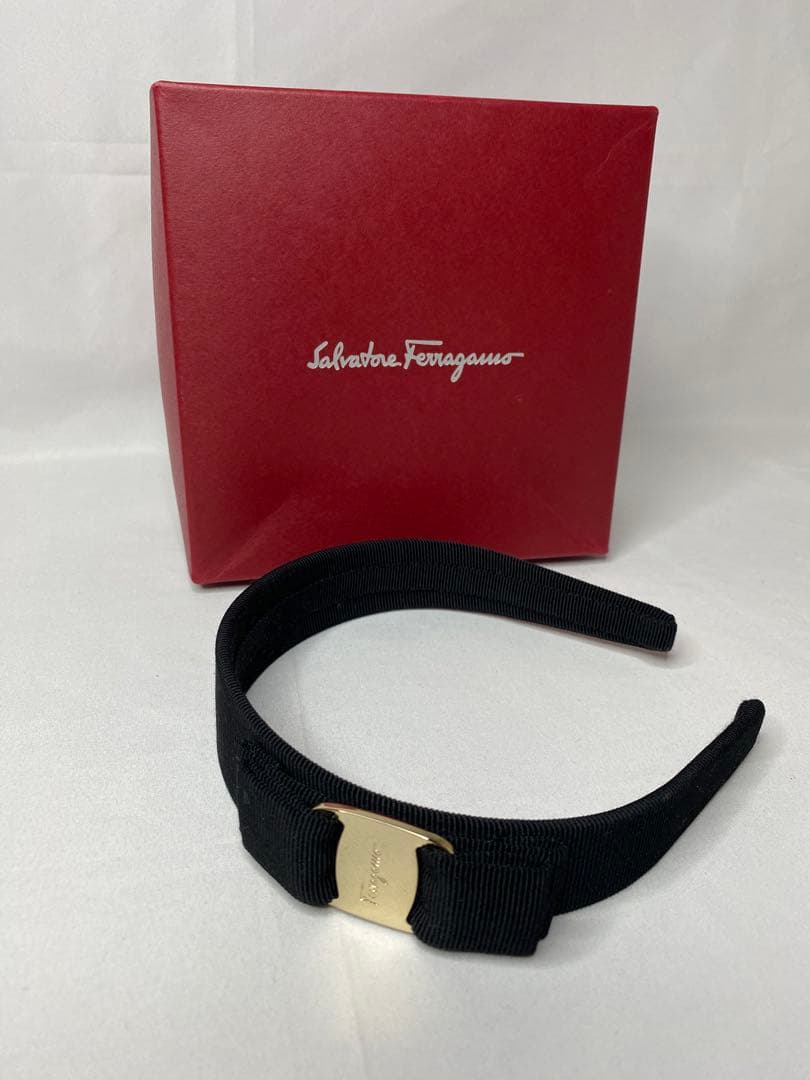 Salvatore Ferragamo フェラガモ カチューシャ 黒 使用頻度少