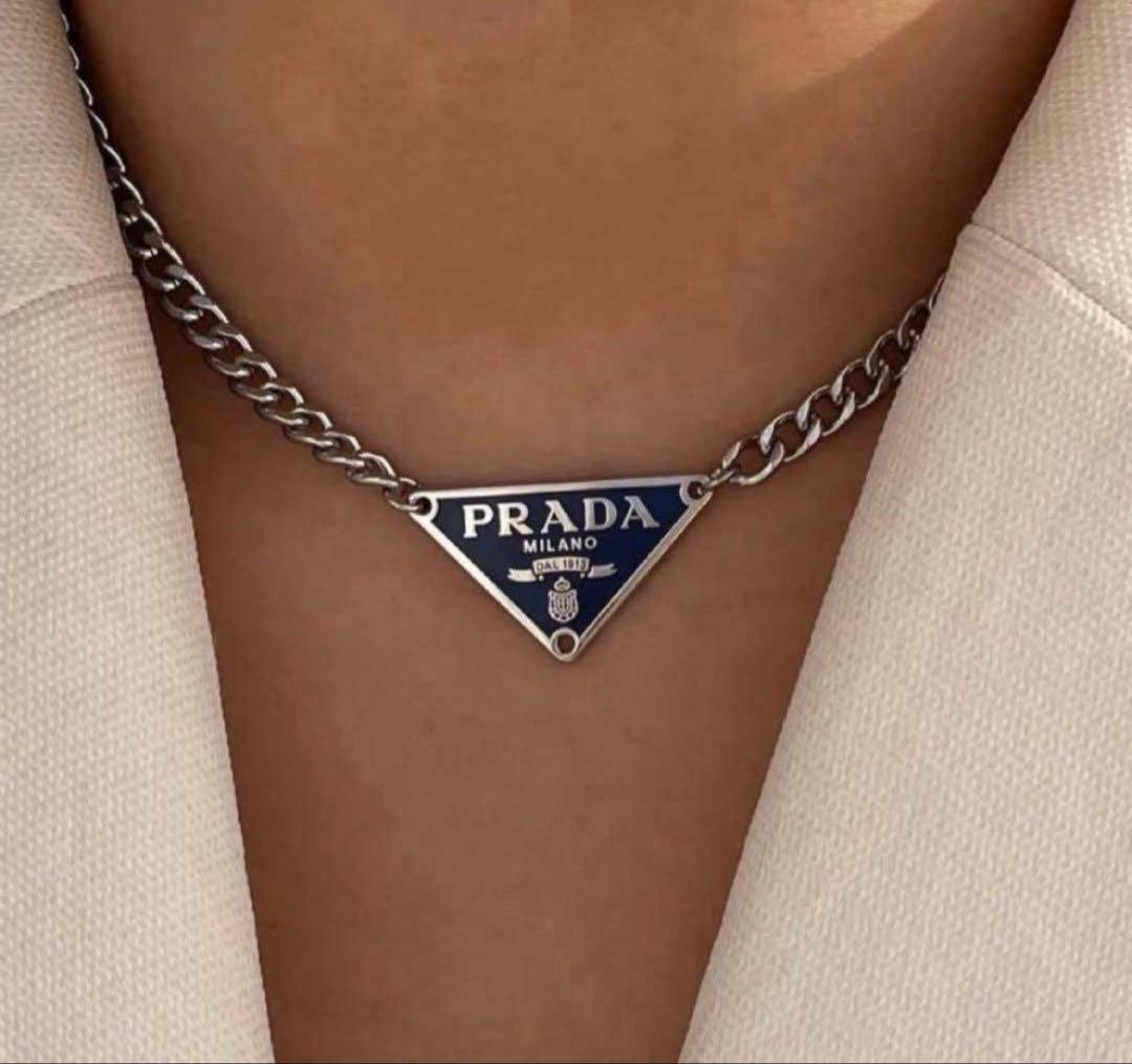 PRADA トライアングルネックレス