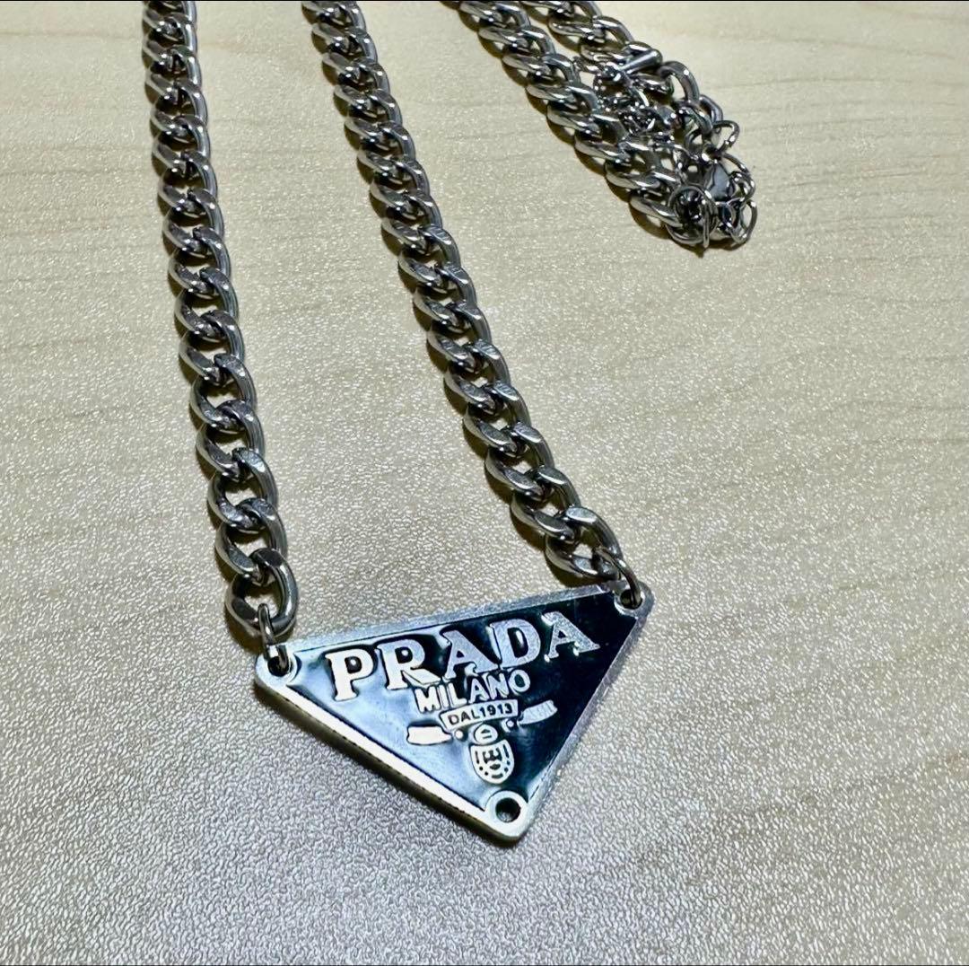 PRADA トライアングルネックレス