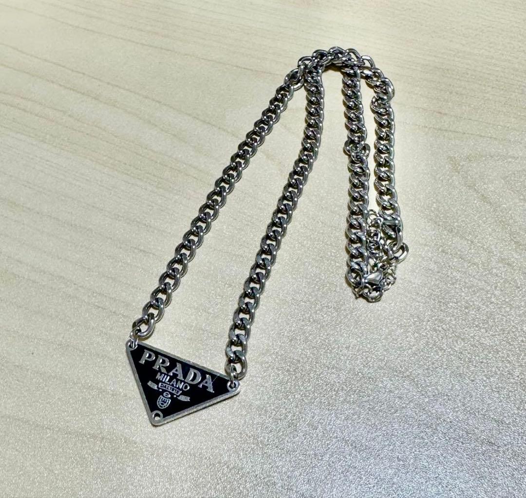 PRADA トライアングルネックレス