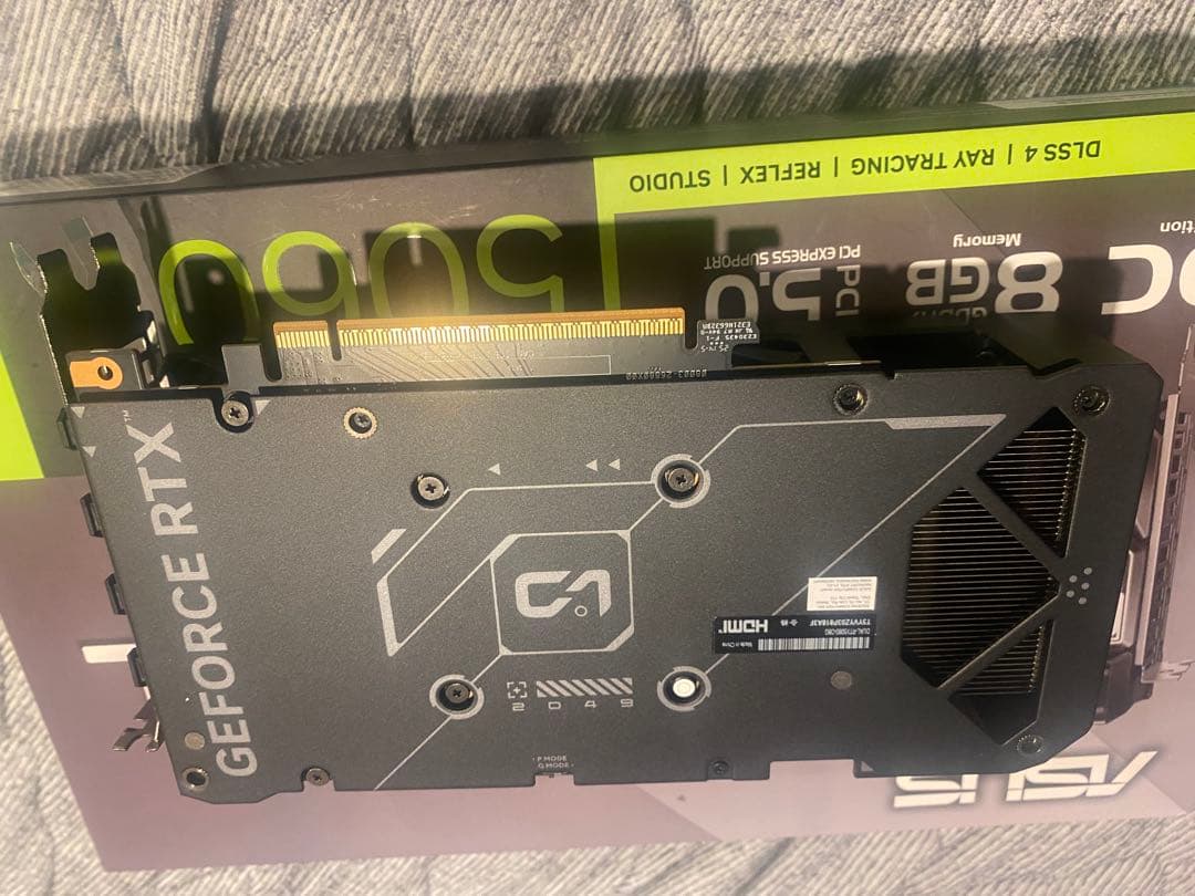 グラフィックボード・グラボ・ビデオカード ASUS GeForce RTX 5060 OC 8GB