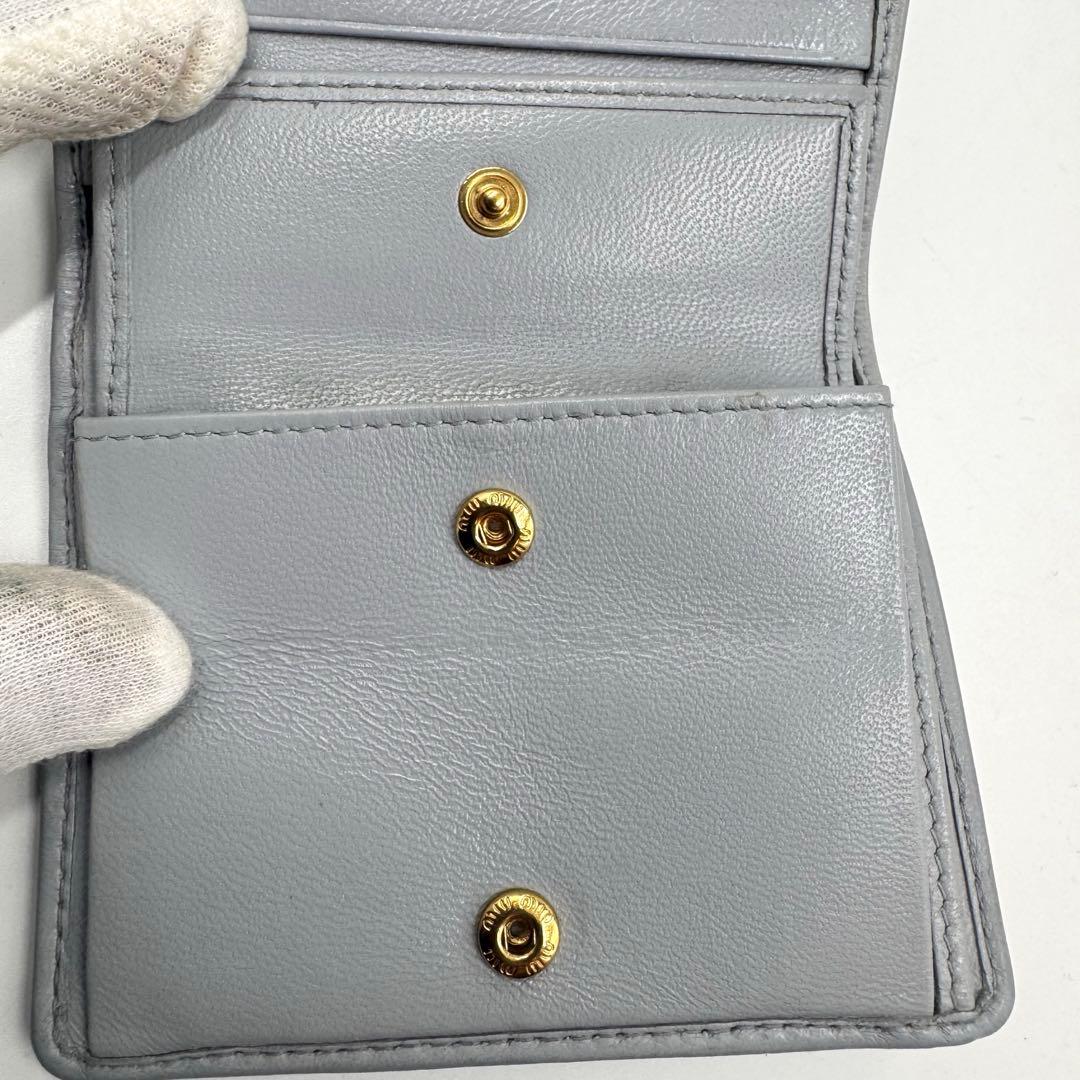 現行 MIUMIU マテラッセ 二つ折り財布 アイスブルーグレー 箱付