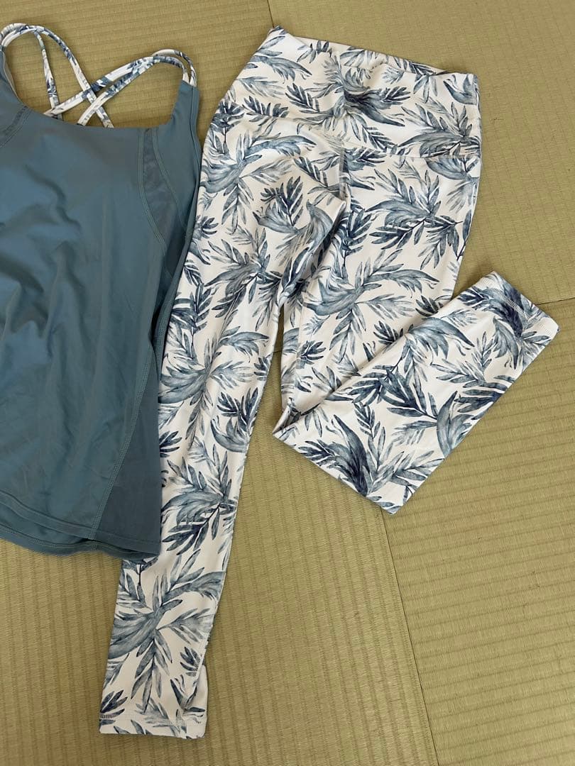 ヨガウェア タンクトップ&レギンスセット