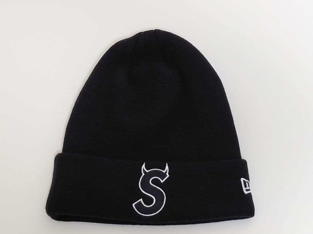 極美品　Supreme × New Era　ツノ S Logo　Beanie　黒