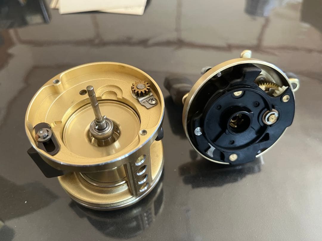 シマノ　SHIMANO CALCUTTA 201XT ベイトリール