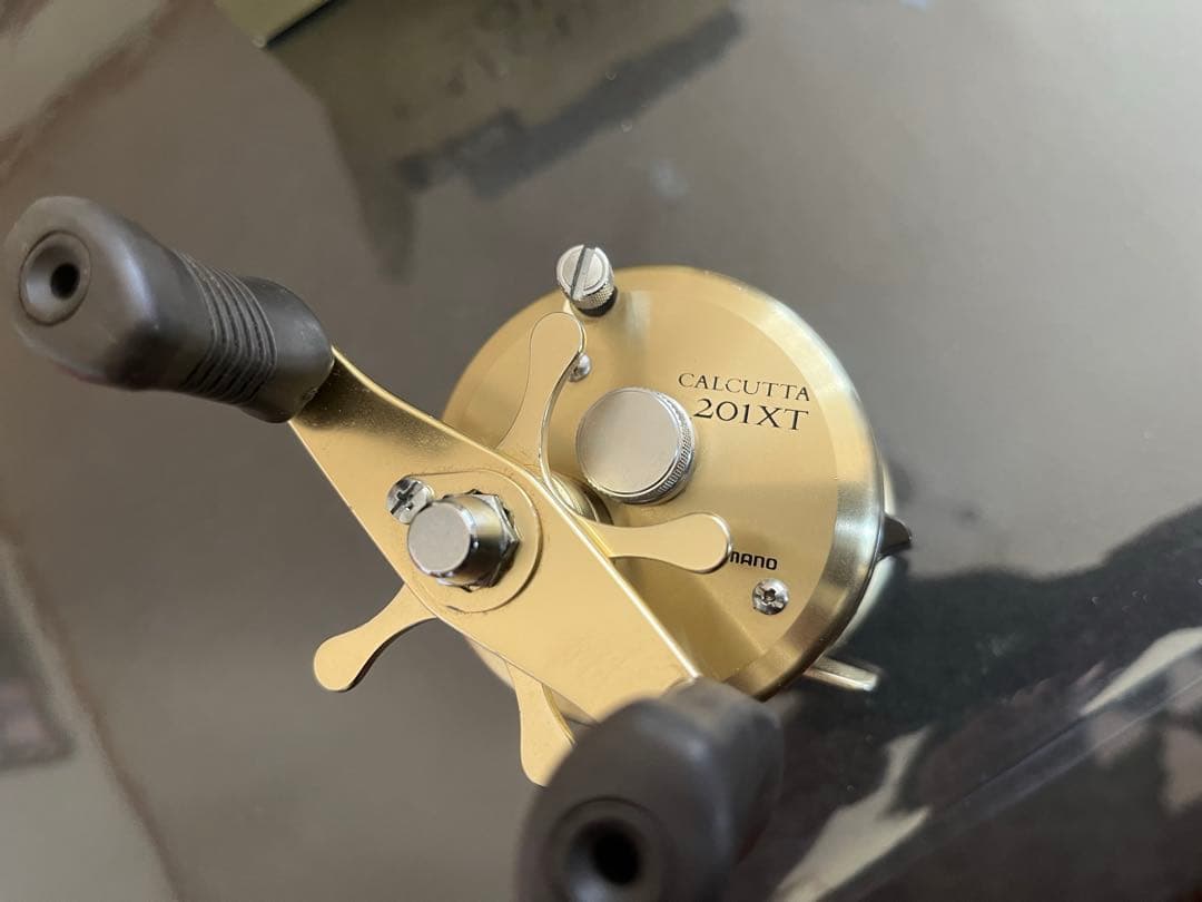 シマノ　SHIMANO CALCUTTA 201XT ベイトリール