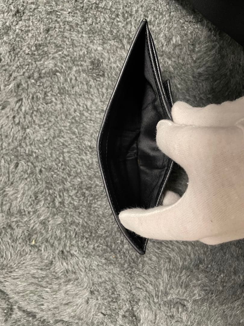 【PRADA】ブラックレザー 二つ折り財布