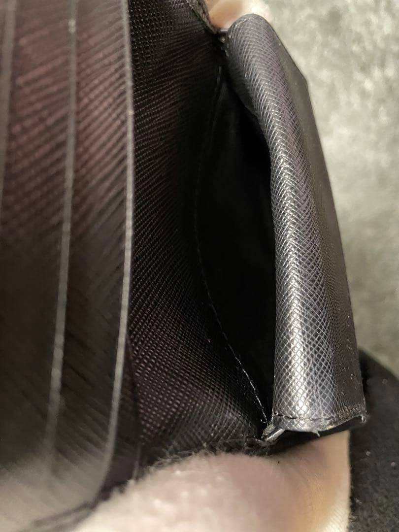 【PRADA】ブラックレザー 二つ折り財布