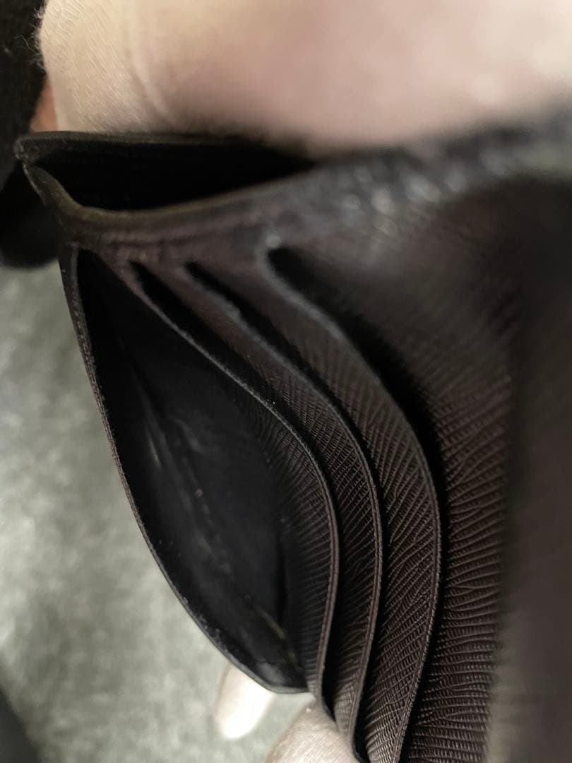 【PRADA】ブラックレザー 二つ折り財布