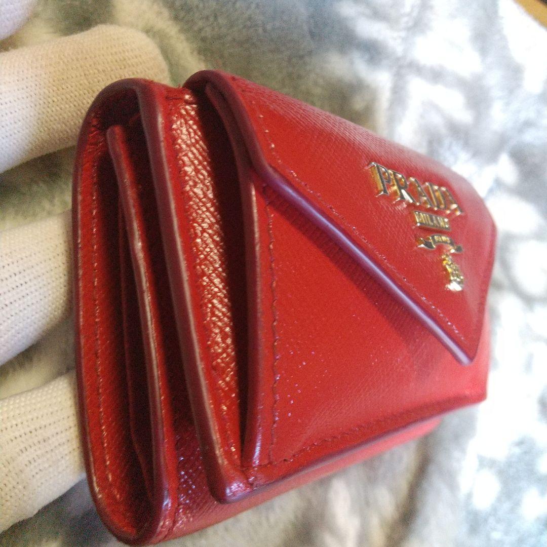 プラダPRADA　サフィアーノ コンパクトウォレット レッド系