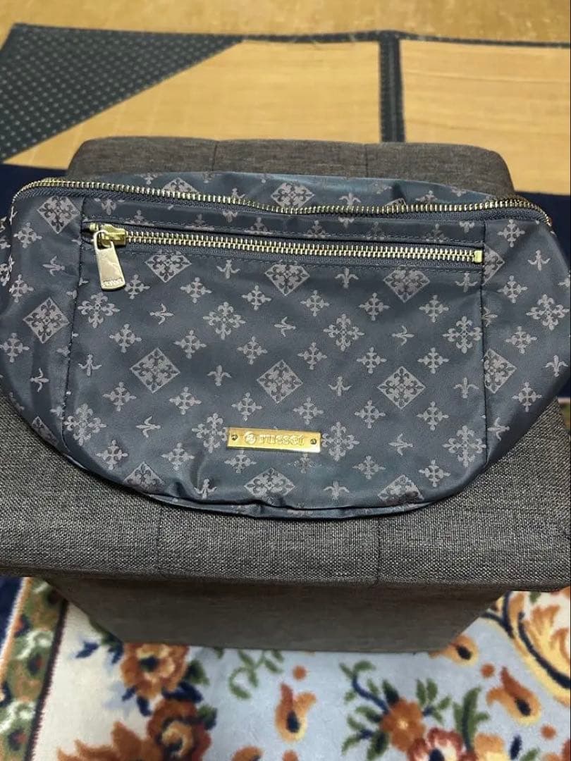 美品‼️russet ボディバッグ・ウエストポーチ グレー