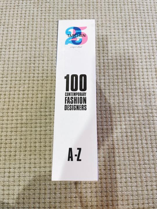 洋書　2巻　100人の現代ファッションデザイナー写真集