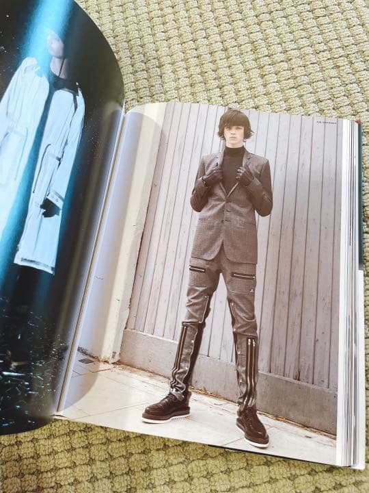 洋書　2巻　100人の現代ファッションデザイナー写真集