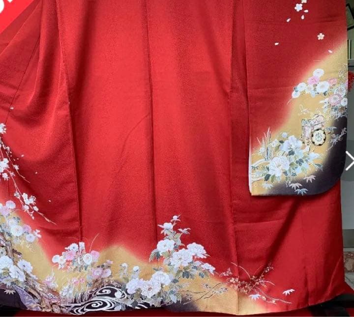 正絹　赤地に花、御所車柄　本振袖