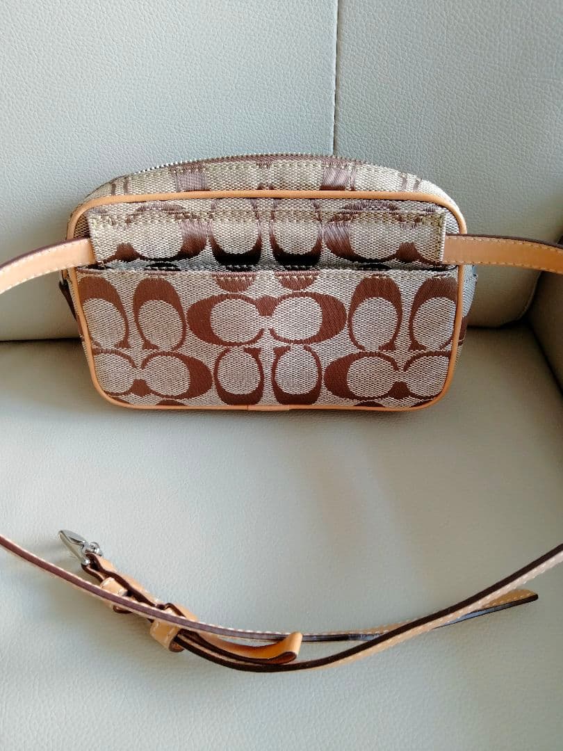 【美品未使用】』COACH ウエストポーチ シグネチャー ベージュ キャンバス
