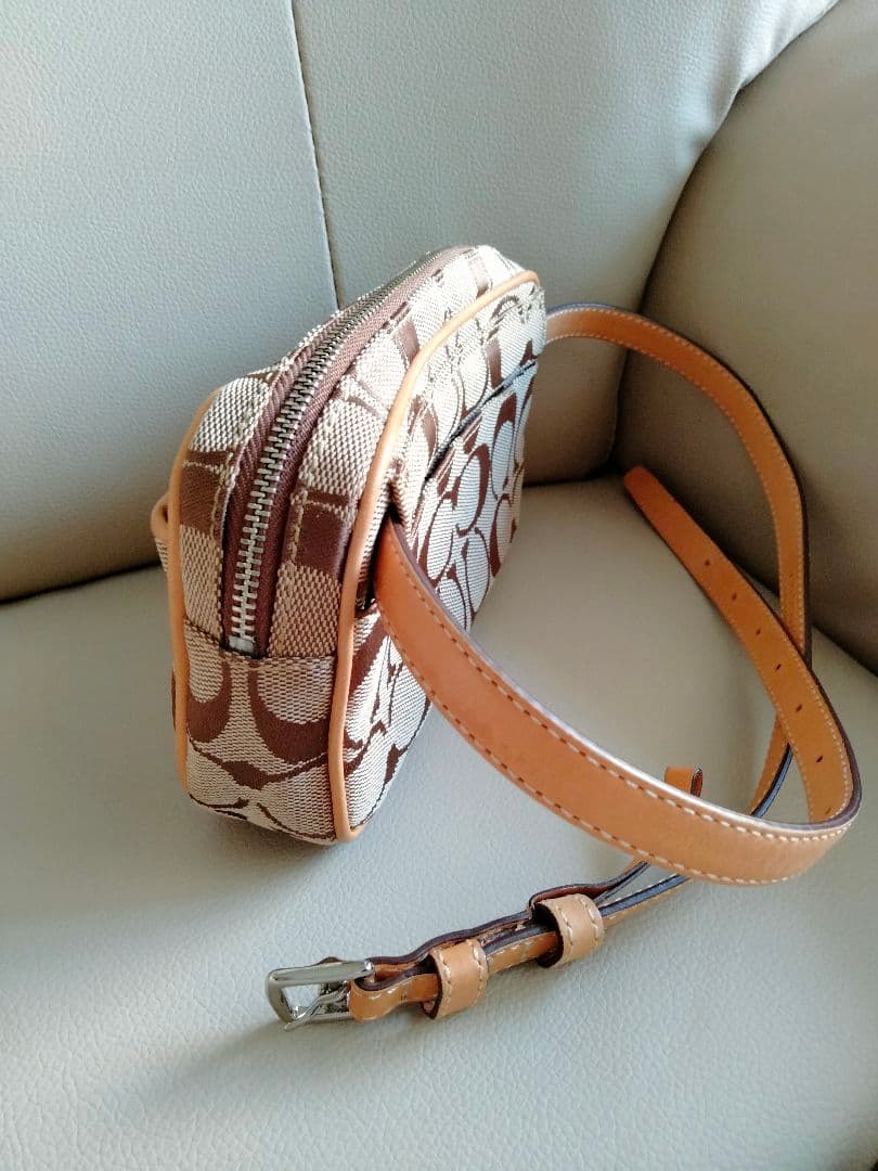 【美品未使用】』COACH ウエストポーチ シグネチャー ベージュ キャンバス