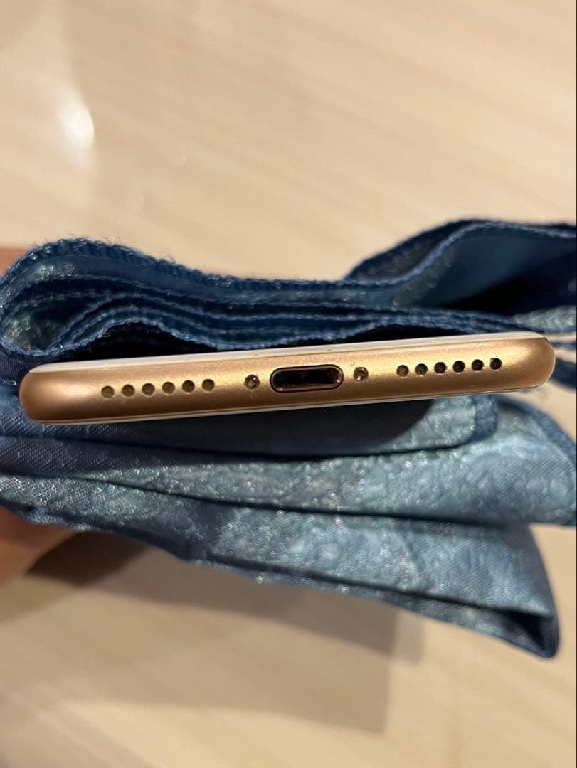 Apple iPhone 8 ゴールド 本体　64GB