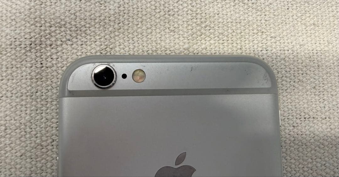 Apple iPhone 6s シルバー 本体　64GB バッテリー100%