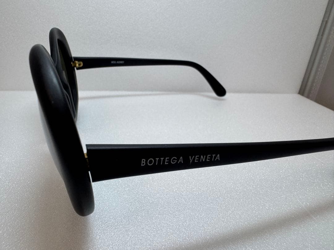 Bottega Veneta ブラック サングラス ケース付き