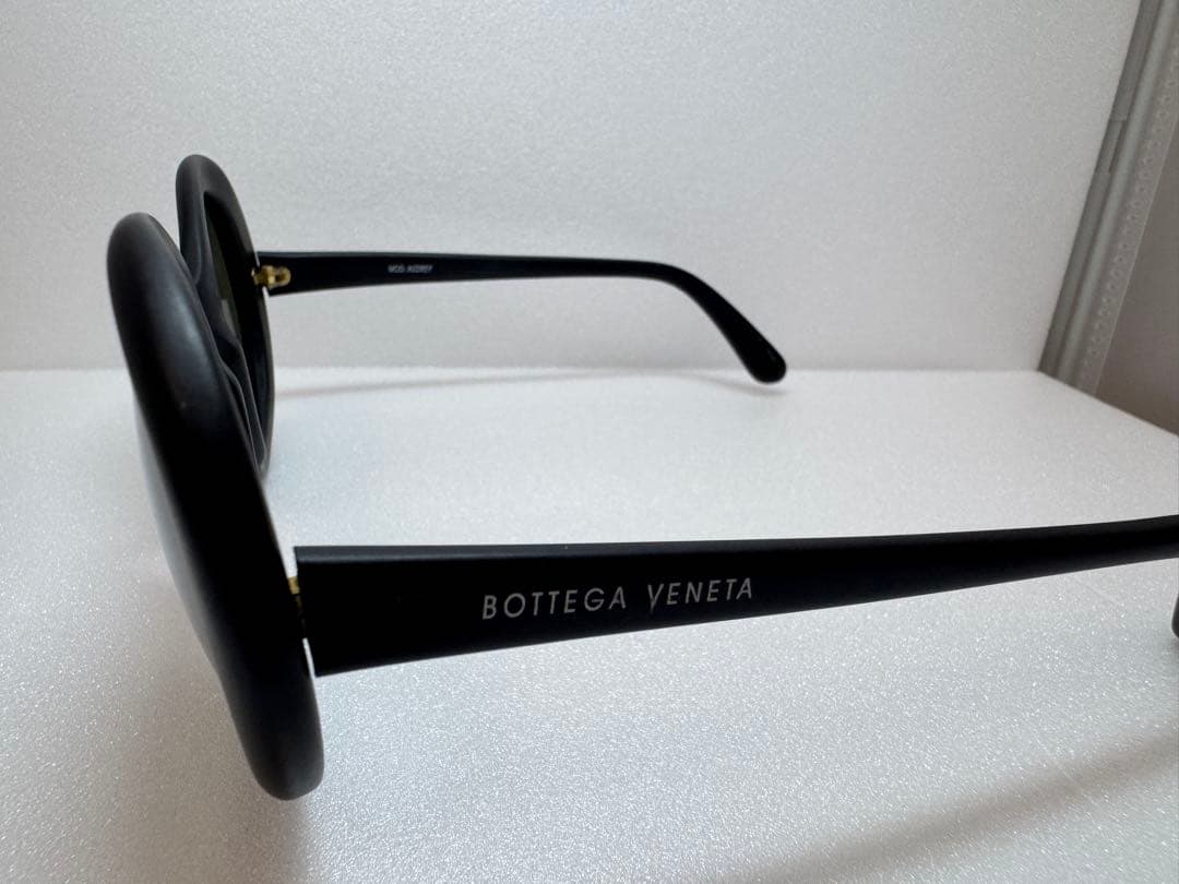 Bottega Veneta ブラック サングラス ケース付き