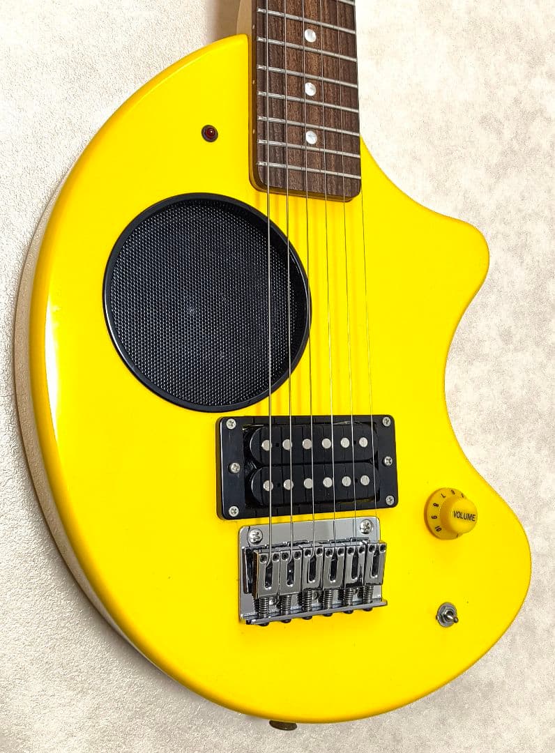 【新品同様！美品！】ZO-3 イエロー アンプ内蔵ミニギター 専用ソフトケース付