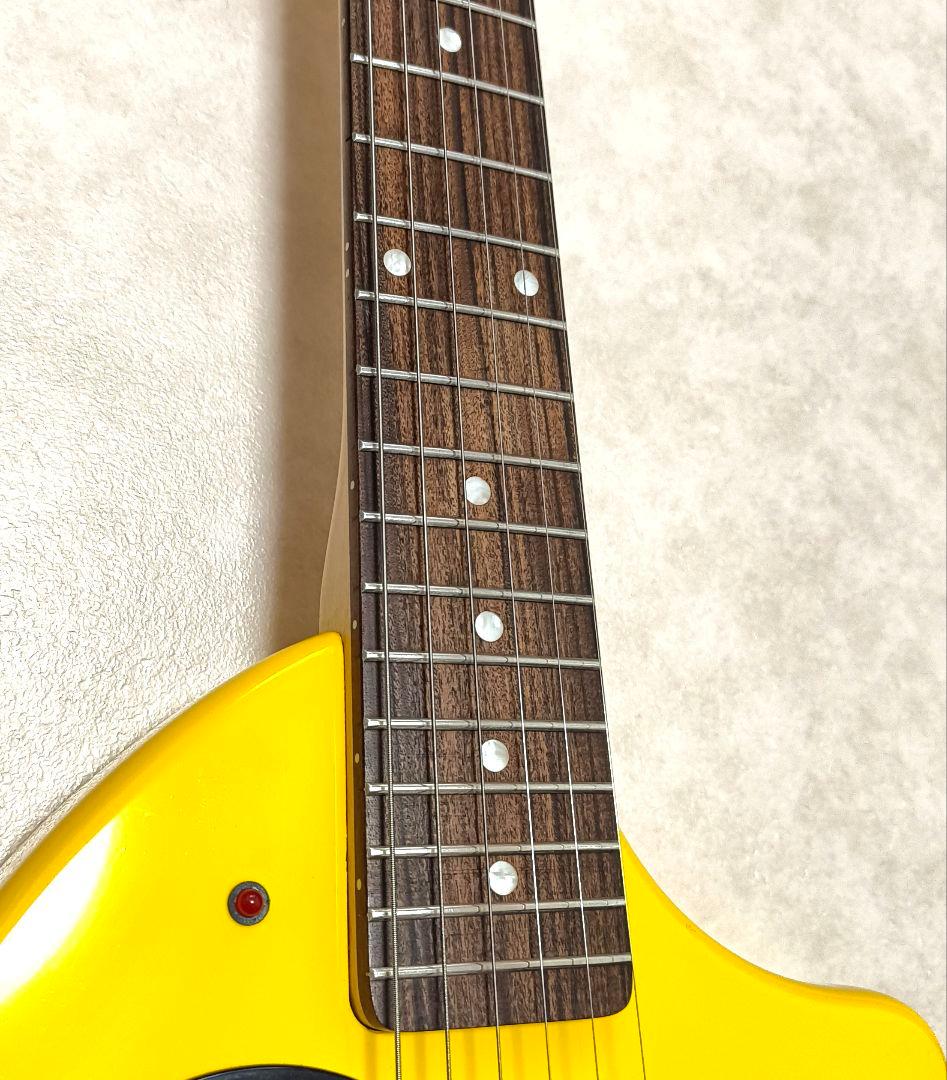 【新品同様！美品！】ZO-3 イエロー アンプ内蔵ミニギター 専用ソフトケース付