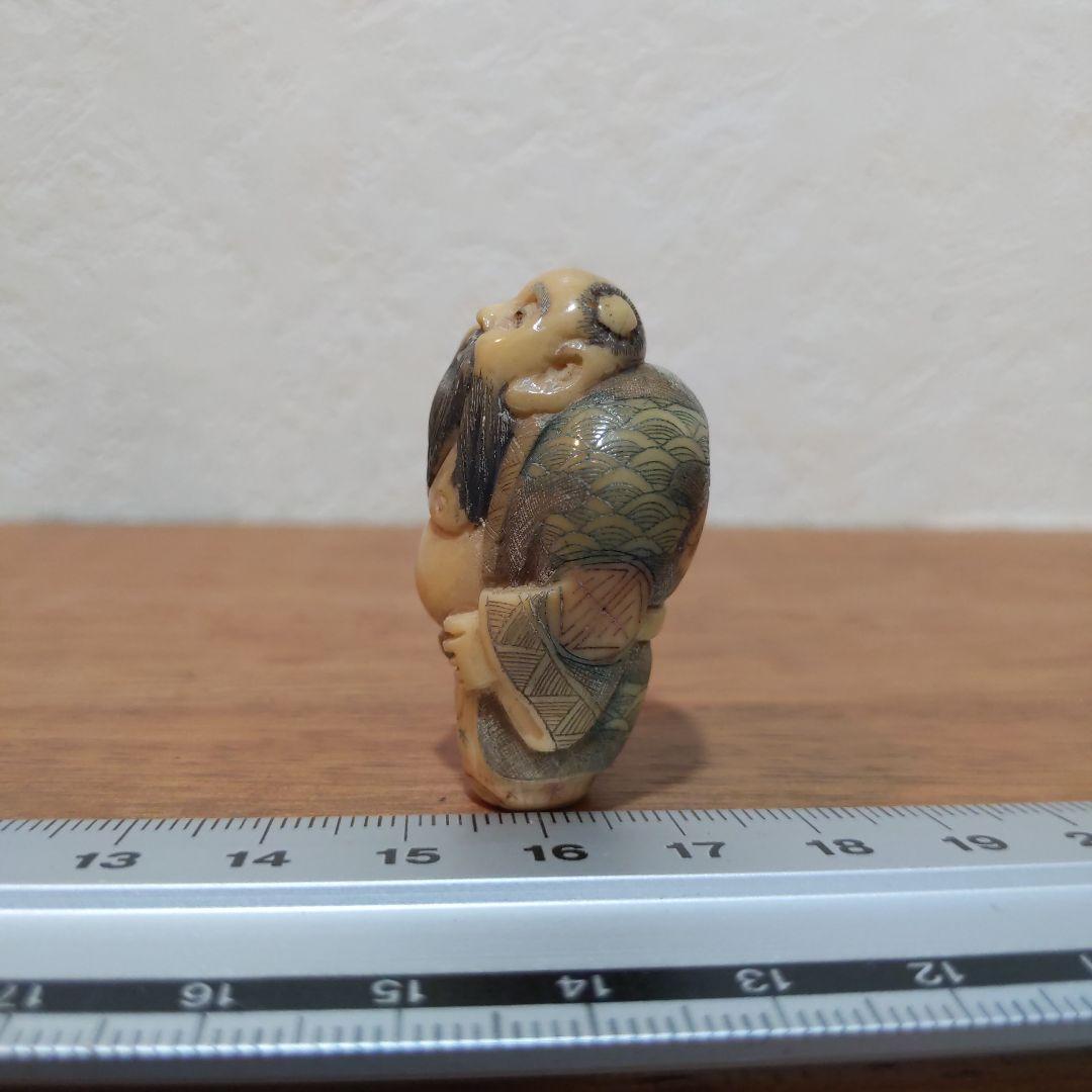 時代提物 縁起物彩色根付 天然素材 在銘【唐仙人】高さ約4.1cm 重さ約14ｇ