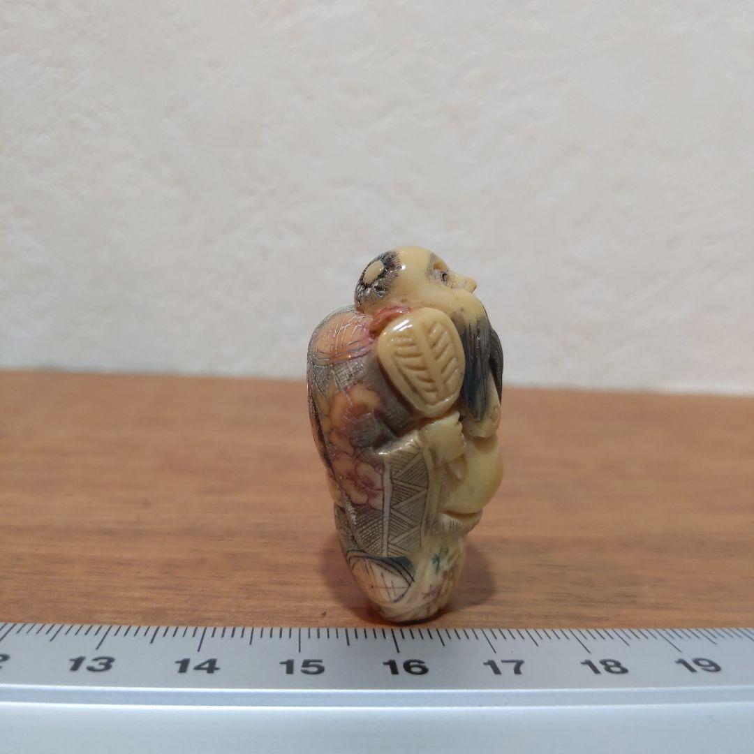 時代提物 縁起物彩色根付 天然素材 在銘【唐仙人】高さ約4.1cm 重さ約14ｇ