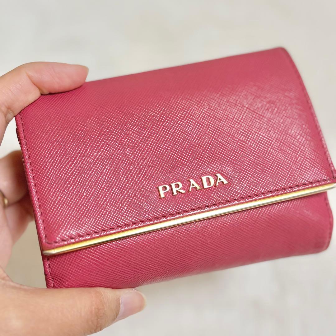 ✨正規品✨ PRADA プラダ 二つ折り財布　ピンク　ゴールド金具