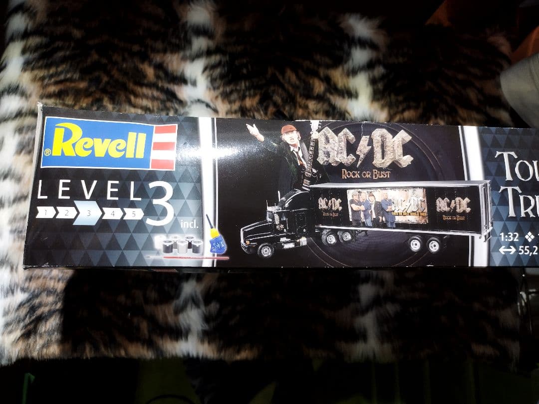 AC/DC 希少品プラモデル！！Tour Truck　未使用！箱凹み特価！！
