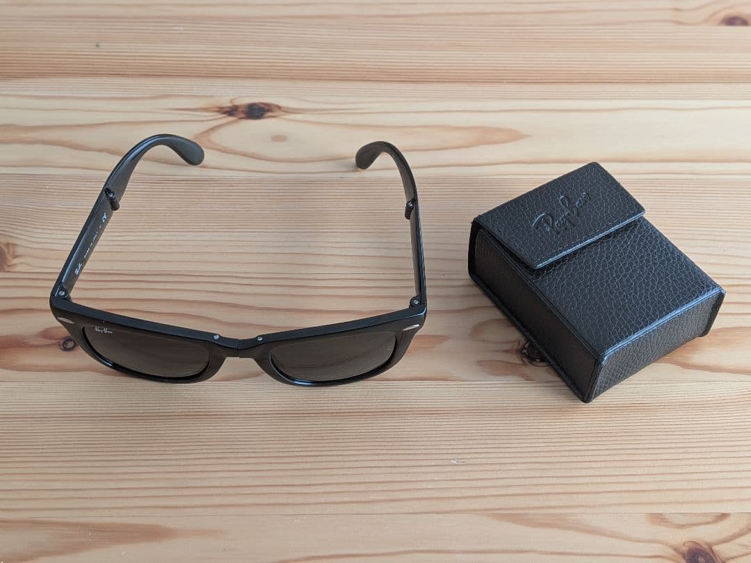 Ray-Ban 折りたたみサングラス ブラック（RB4105）