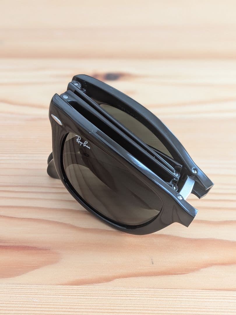 Ray-Ban 折りたたみサングラス ブラック（RB4105）