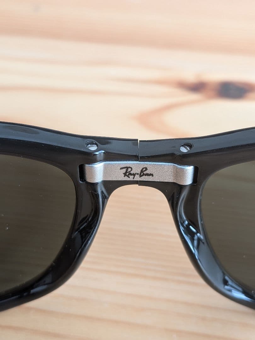 Ray-Ban 折りたたみサングラス ブラック（RB4105）