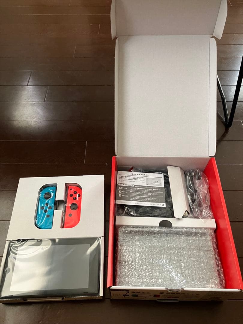Nintendo Switch 本体 青・赤 ジョイコン 、未使用品