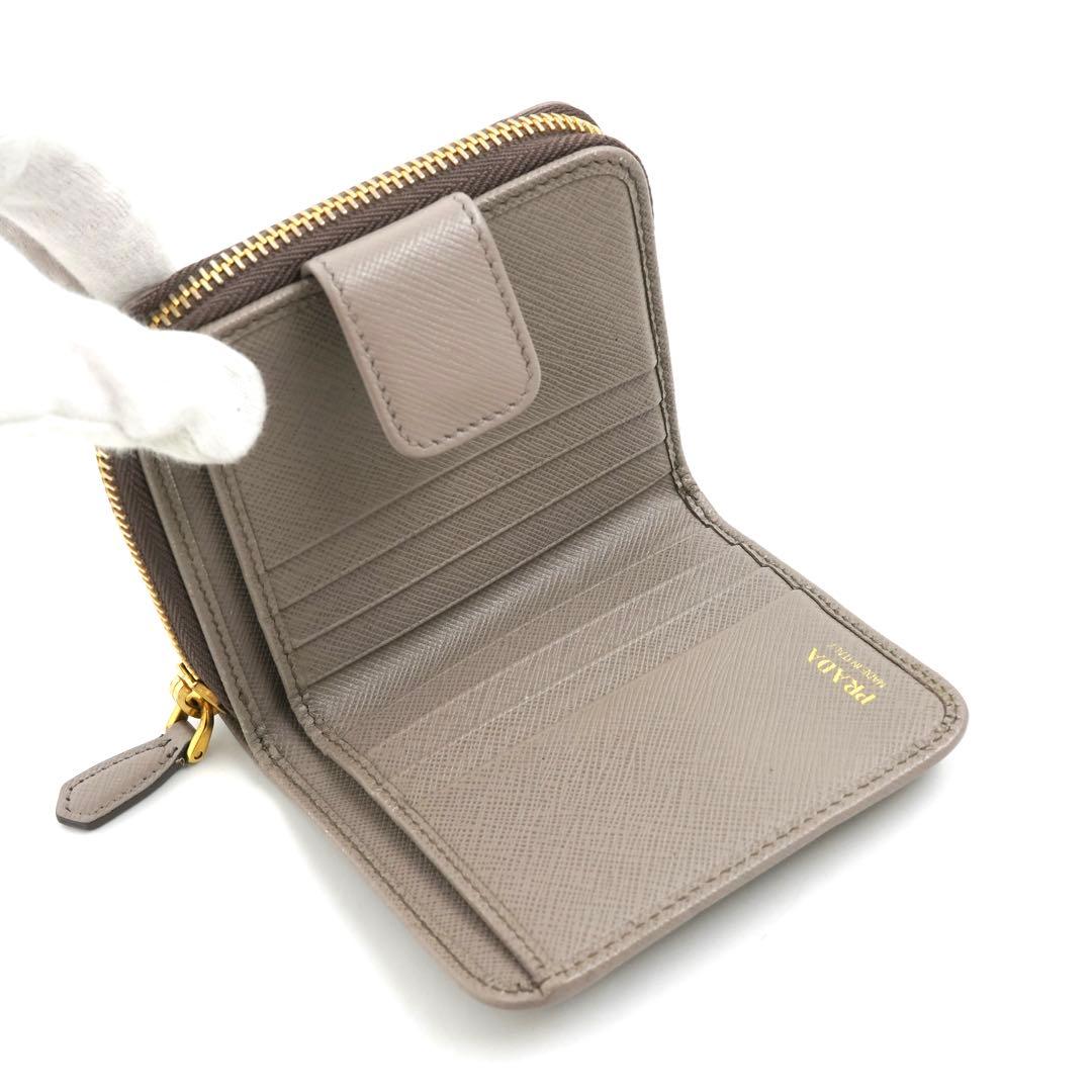 ✨未使用に近い✨　PRADA ミニ財布　サフィアーノレザー　二つ折り　グレー