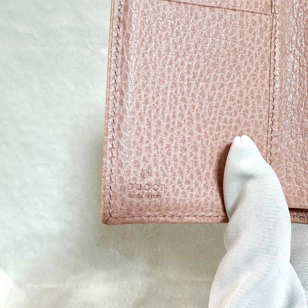 GUCCI ロゴ ピンクレザー三つ折り財布