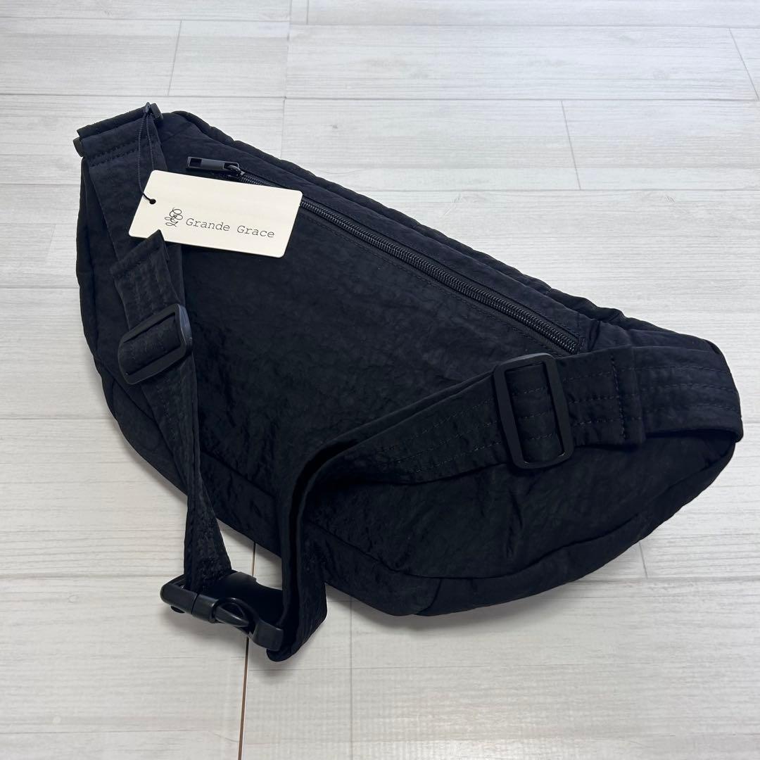 【新品 タグ付】GrandeGrace ボディーバッグ 軽量 大容量 ブラック