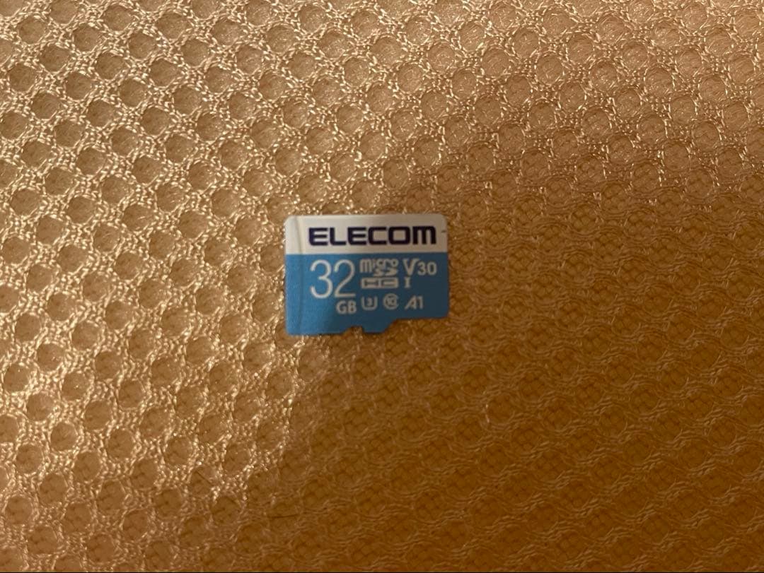中古Nintendo Switch 本体l充電器・ドック・SDカード・ケース付き