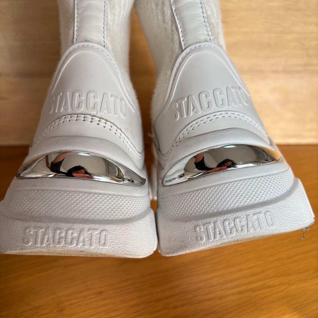スタッカート 厚底ソックススニーカー 白 22.5cm
