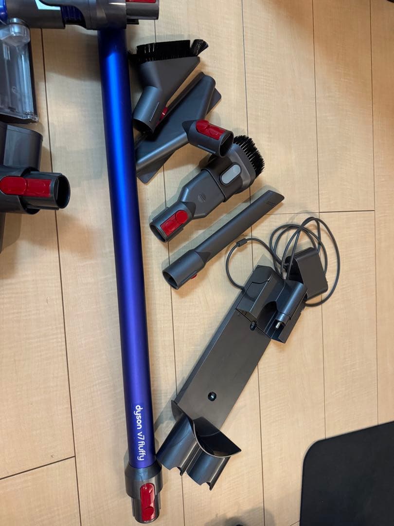 Dyson V7 fluffy towerスタンド、バッテリー交換済み