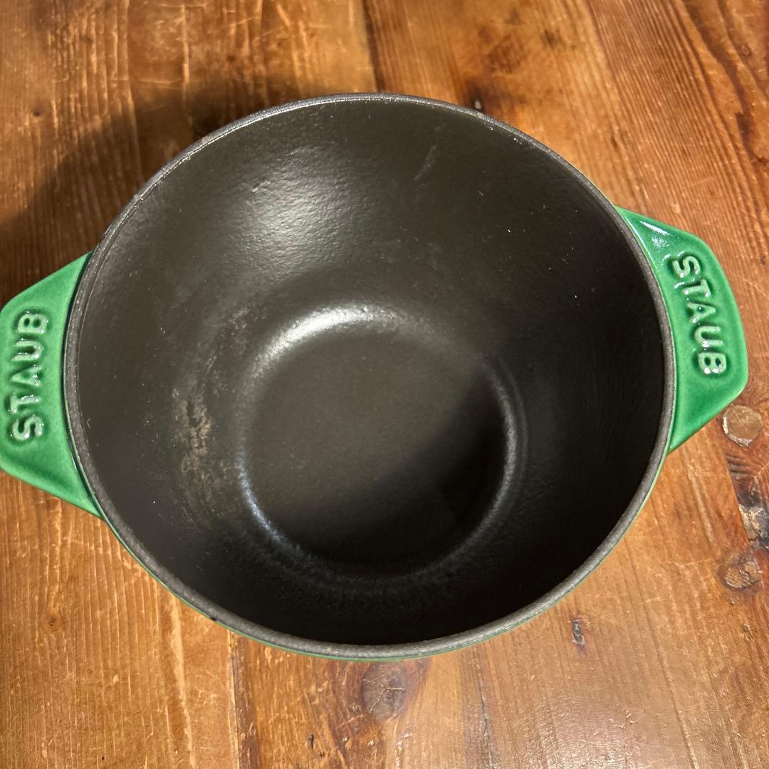 STAUB 16センチ鍋（バジルグリーン）