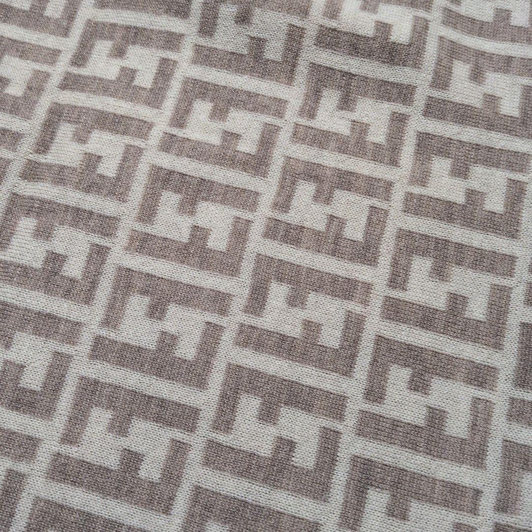 Fendi マフラー ロゴ
